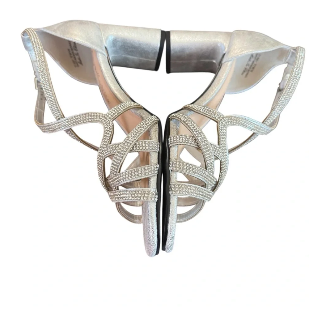 Bella Vita Aliette Silver Metallic Sandals Size 7.5 Wide Width - Picture 7 of 10